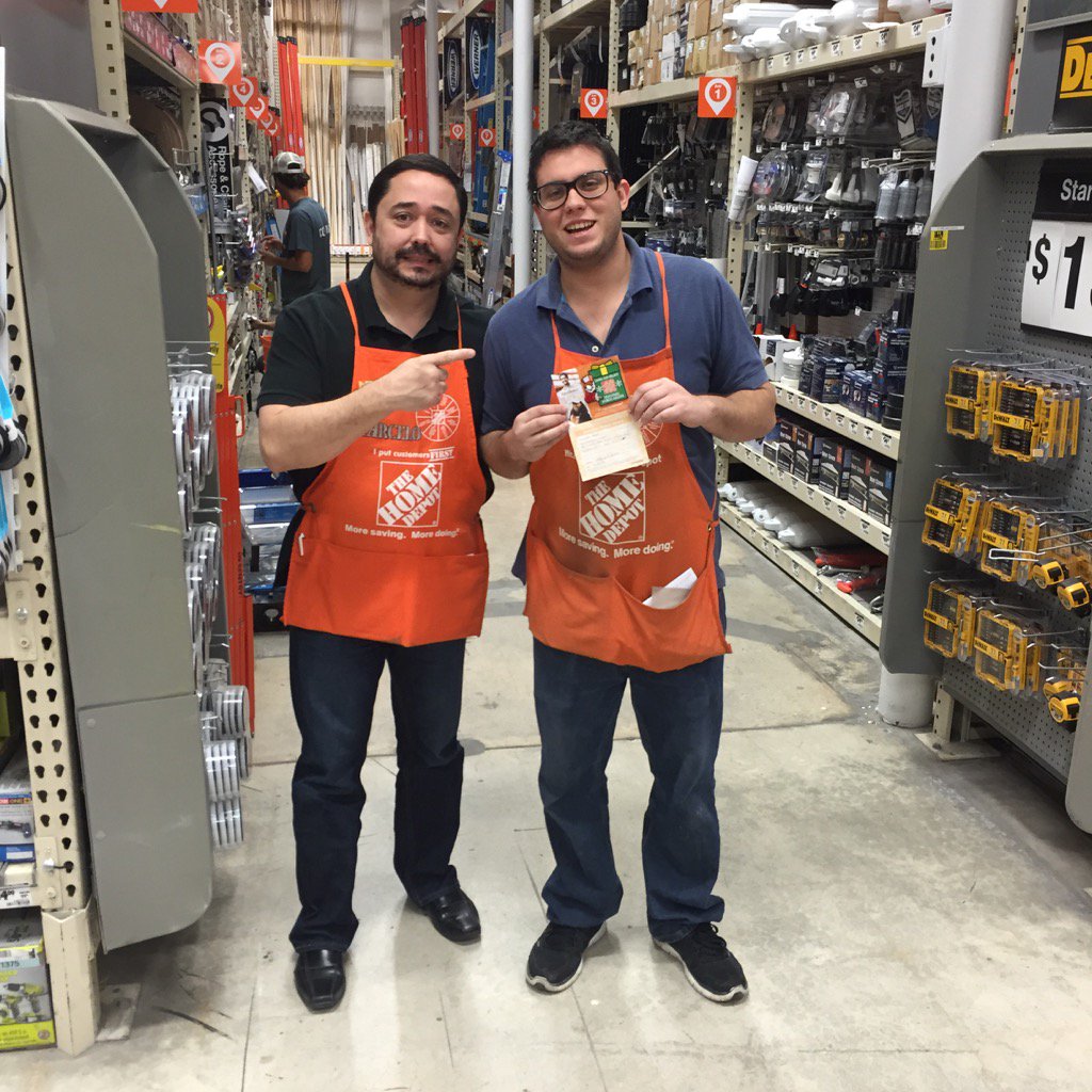 MarceloHDAP's tweet photo. Great job to Raul from store 6856 for living HD values ! Thank you https://t.co/eRk7cIb1KG