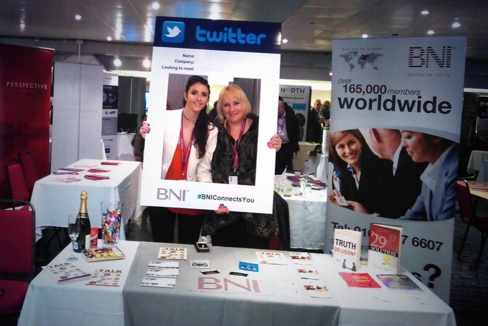 BNIOnline's tweet photo. Hey Mike @ImageItUK have you seen the Frame in action, it is bloomin' massive but makes a statement! Thank you #BNI https://t.co/MzSqMsLYZA