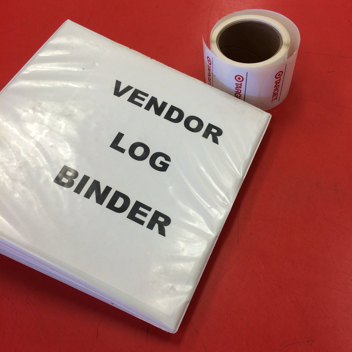 Erica_Johnson87's tweet photo. Awesome job T1317! Driving FE vendor controls: flawless binder &amp; using name badge stickers! #G195shortagestoppers https://t.co/hSD1gxwd59