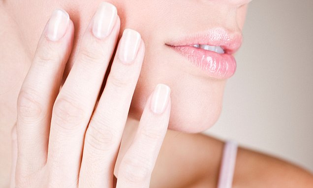 DMTauberMD's tweet photo. Why more older women are having a '#handlift' https://t.co/wxnoiCzZV6 info on #fillers: https://t.co/NxjPrxC6k4 https://t.co/qyEzIFzs7d