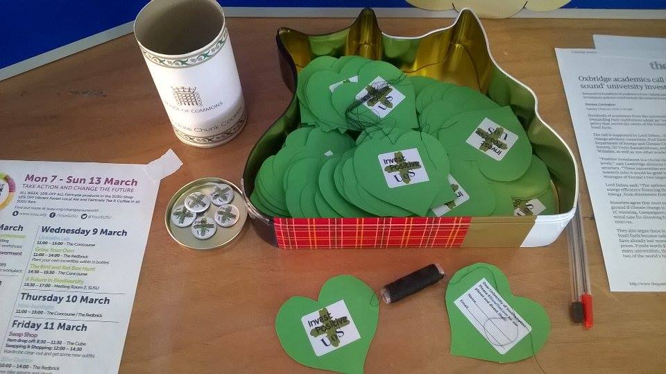 InvestPosUoS's tweet photo. We're in @YourSUSU all week so you can #showthelove and sign a #greenheart asking @unisouthampton to #divestShell https://t.co/YALuIKjQmw