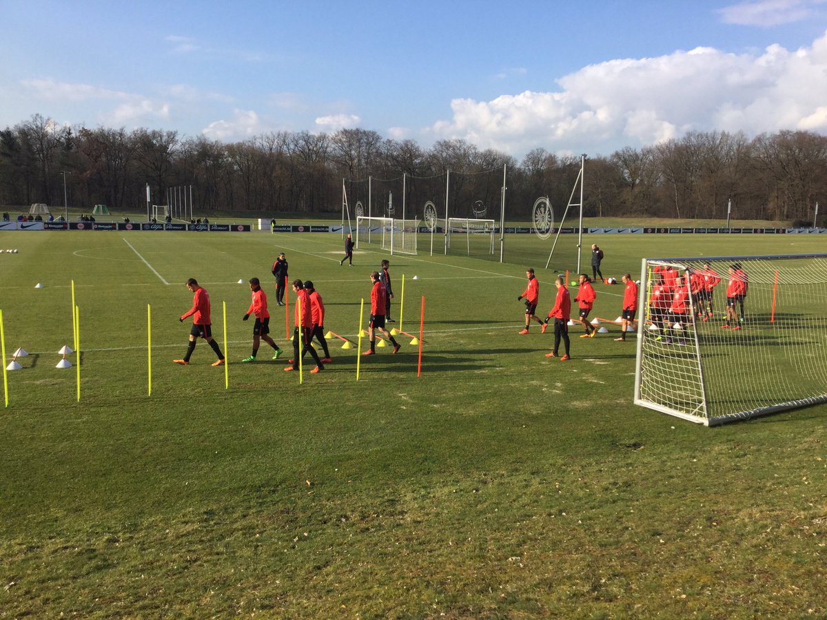 Eintracht's tweet photo. Warmup #SGE https://t.co/9Dda71c5Ep