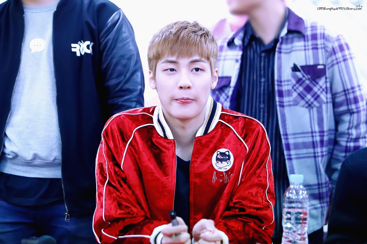 cappu_19921031's tweet photo. 151101 부산 팬싸 #엔플라잉 #NFlying_Lonely #Lonely #이승협 #승협 #제이던 #승짱구 이..뻐..여,, @NFlyingofficial https://t.co/HmZyoNeldv