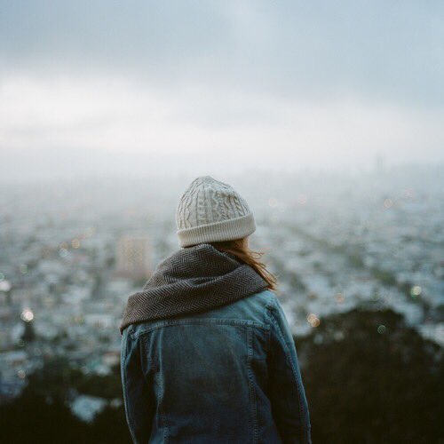 And I will continue to smile
no matter how hurt I am

และฉันก็ยังจะยิ้มต่อไป
ไม่ว่าจะเจ็บแค่ไหนก็ตาม.