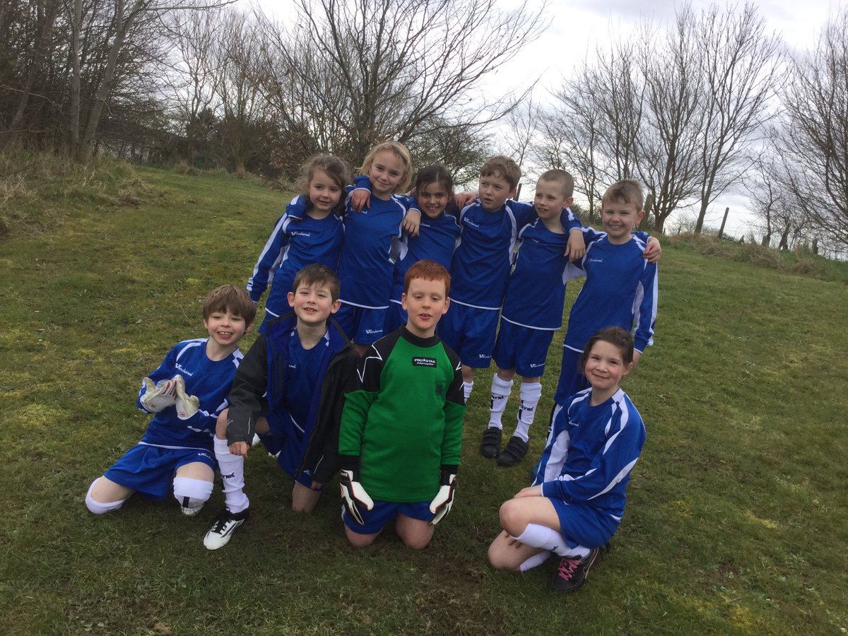 cheselbournevs's tweet photo. Well done to our Kingfisher footballers who took part in the Milborne Football Tournament Great team spirit! #newkit https://t.co/DcJ72Qou7Y