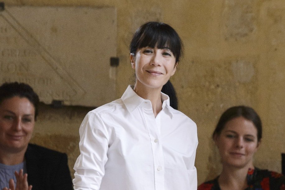 journalDfemmes's tweet photo. #BouchraJarrar, nouvelle directrice artistique de #lanvin ? https://t.co/DgwbJsYBEQ @LANVINofficial #mercatomode https://t.co/zEKsUjTLOl