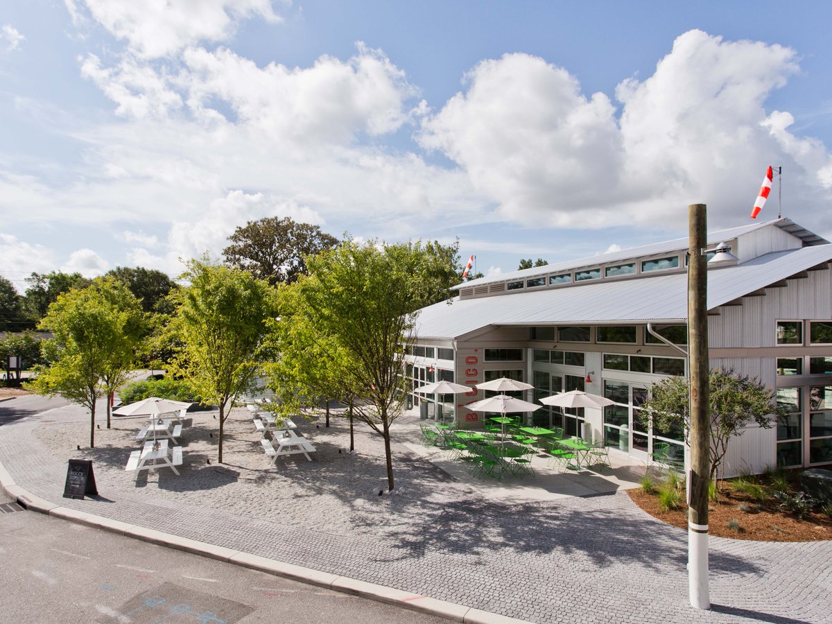 On a beautiful day like this, the only thought you should be having is where to dine outside for lunch. #parkcircle