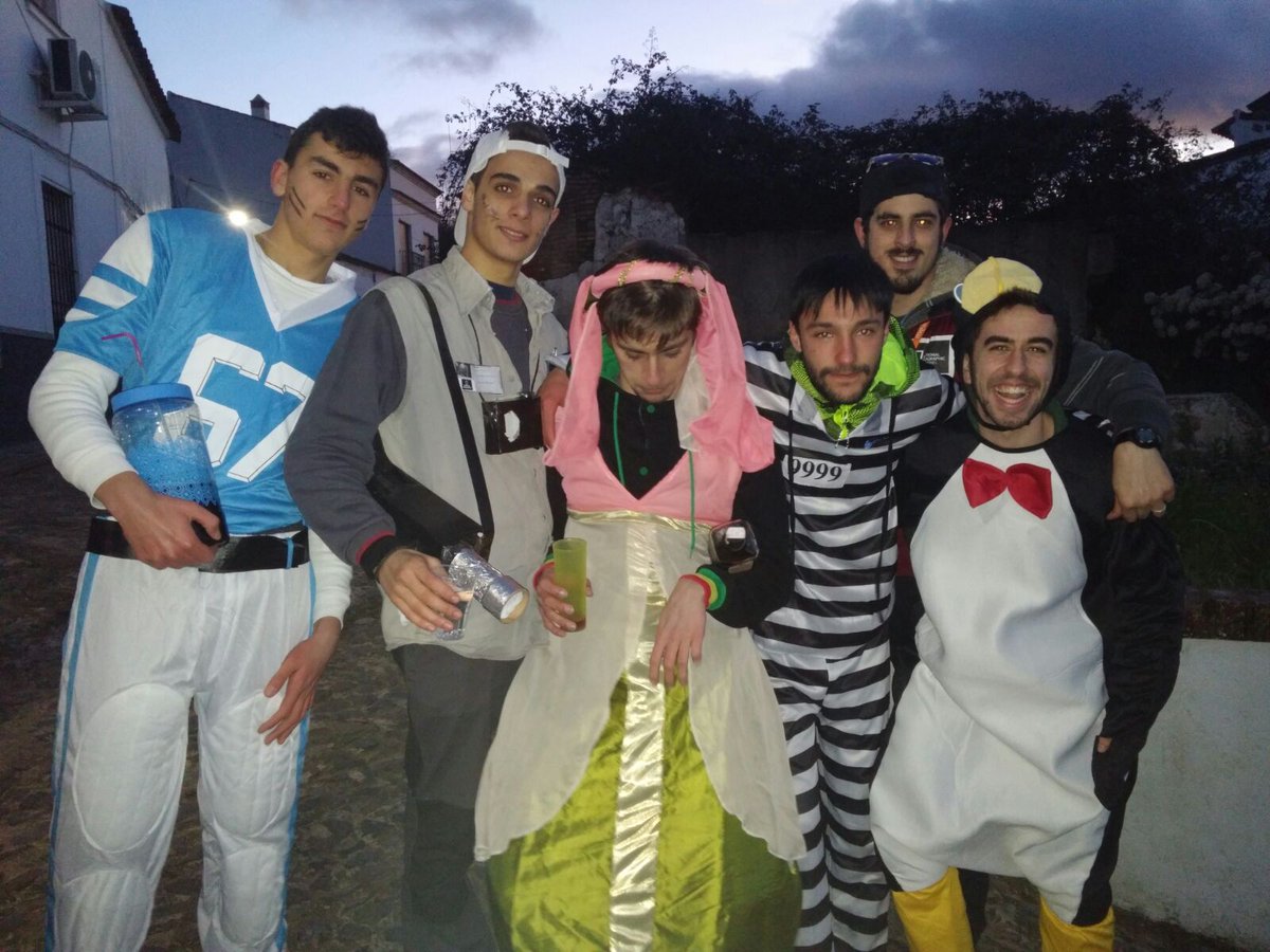 AloBreak's tweet photo. Que buena foto 😂😂 https://t.co/D5JxdMqE1E