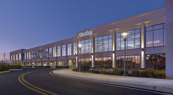 PHLBizJournal's tweet photo. Best Real Estate Deals 2015: Meet the winners https://t.co/JamzPDfdmQ @NGKF #SevOne https://t.co/KcwfOMBK9b