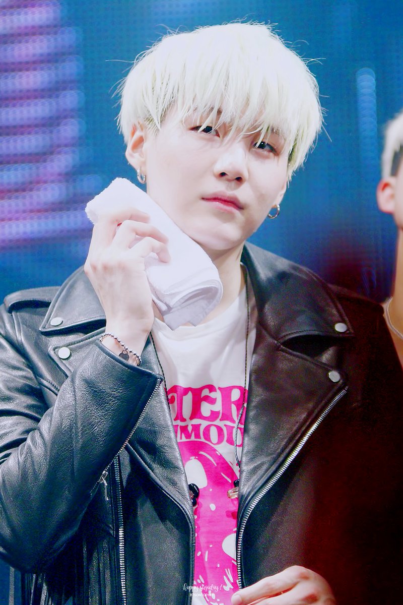BTS_LOVEONTOP's tweet photo. 160309 #SUGA #슈가 #HAPPYSUGADAY #슈가생일ㅊㅋ #민윤기생일ㅊㅋ 왜 난 뷔앱안뜸?ㅠㅠ.. 그래도 난 츄카할거야.. 슈가형 행복하세요>_< 늘 응원합니다💗 @BTS_twt https://t.co/uVJmVyNQ14