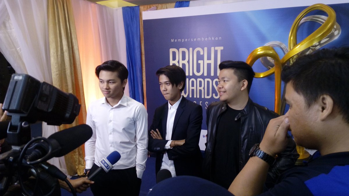 MNCupdate's tweet photo. @CJRisCJR on blue carpet #BrightAwards @Always_MeComate https://t.co/S107RSFp9m