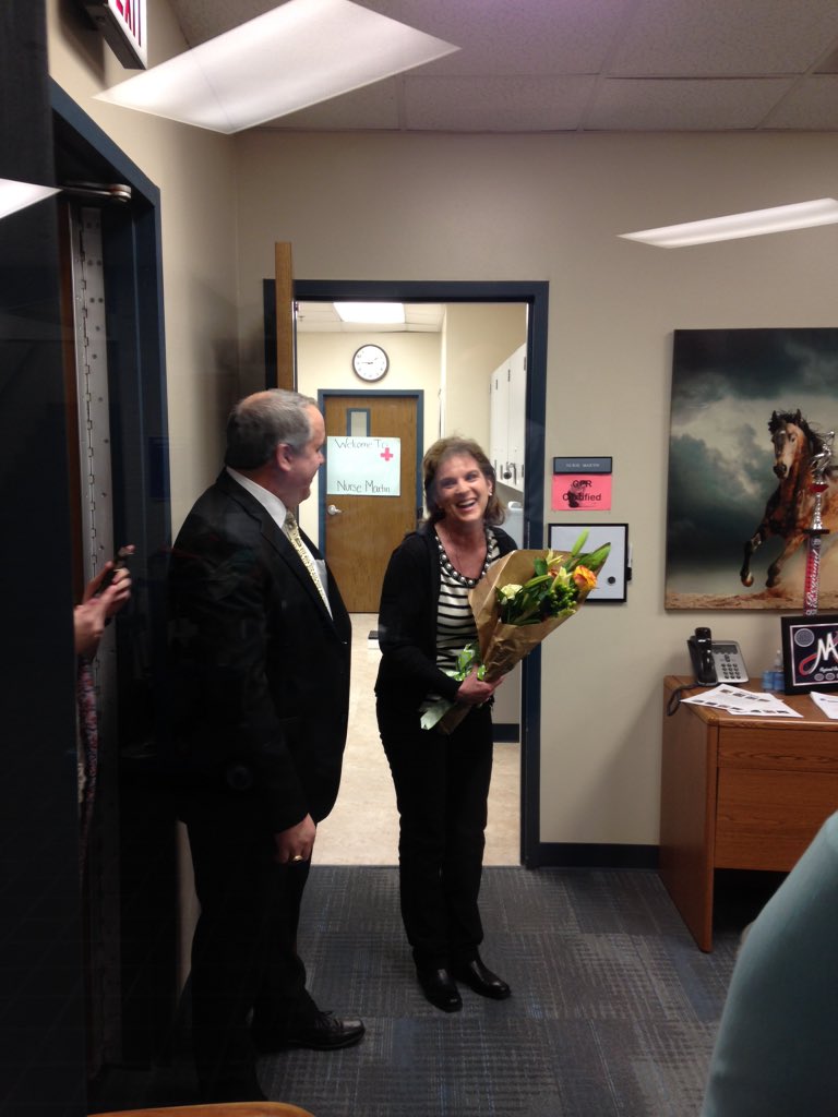 kris_lilley's tweet image. CMS paraprofessional of the year!  Congrats, Carol. 
@CmsColts  people make the difference #coltchat