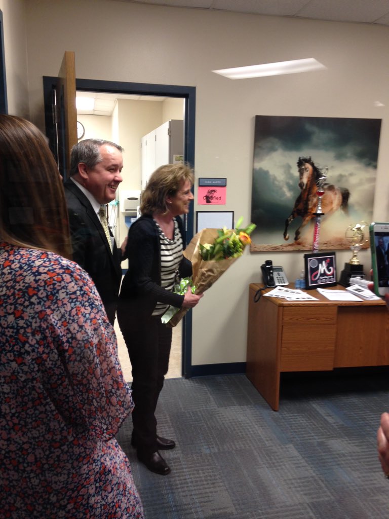 kris_lilley's tweet image. CMS paraprofessional of the year!  Congrats, Carol. 
@CmsColts  people make the difference #coltchat