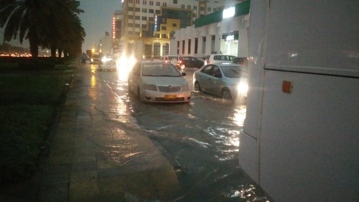 arharsh46's tweet photo. #rain #storm has clogged the drain #storm #muscat #weather #oman #muscatweather https://t.co/tWvuQ8crBk