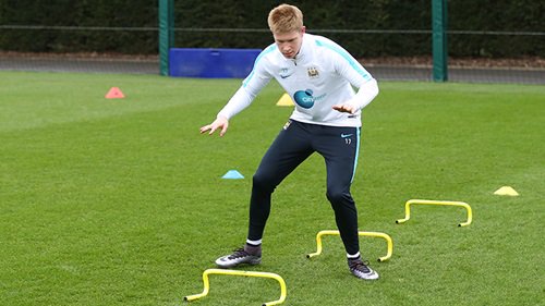 seputar_city's tweet photo. Kevin De Bruyne back in training today. https://t.co/cANeO8fz0p