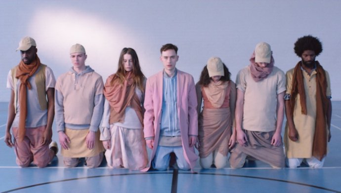 WizzoandCo's tweet photo. Prod Designer #LucieRed does #yearsandyears https://t.co/FoBAMvFFbz with director #FredRowson @coloneltweets https://t.co/IBWQwgMPwN