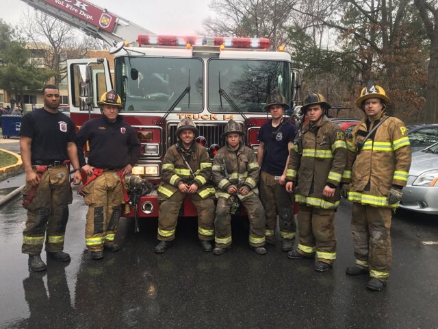 BHVFD14's tweet photo. Staffing levels make all the difference when people are trapped @PGFDPIO @PGFD_Chief #7ManTruck #CombinationSystem https://t.co/aGrlRuaRxU