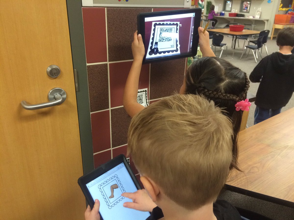 pat_volpicella's tweet photo. Having fun practicing cvc words using QR codes!#reaganrays #Lisdtw #SLB4 https://t.co/Rvx4SoAeNP