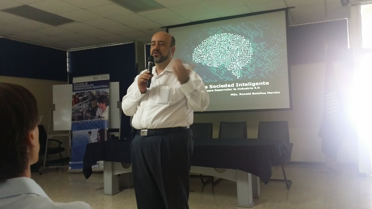 ptcr_cr's tweet photo. #EnEsteMomento el Ing Ronald Bolaños inicia su charla Industria 4.0 @_conecta2020 https://t.co/X5j7PcFWN8