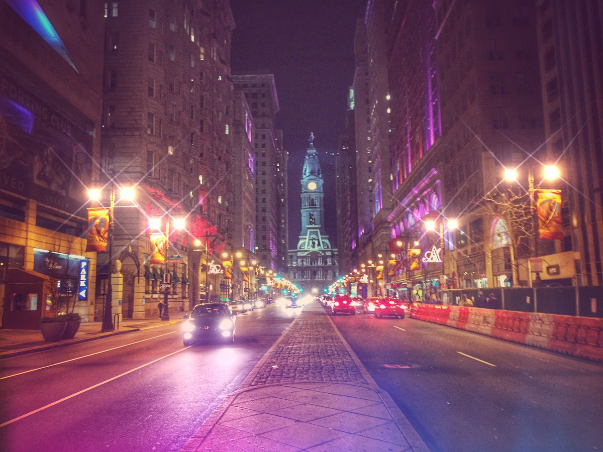 douglasPscott's tweet photo. Snapped a pic of City Hall the other night &amp; spruced it up a bit via #snapseed &amp; @LensLightApp 👌🏼 https://t.co/Rf6EFYfg42