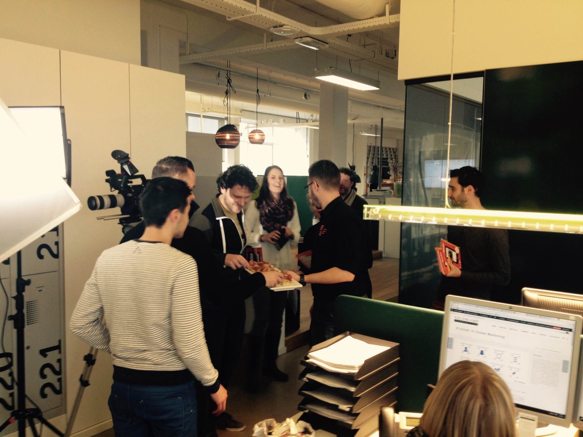 Mooie samenwerkingen in #SX ..<a href="/sixfingers/">Six Fingers</a> en <a href="/CentreCourtCafe/">Centre Court Cafe</a> verrassen ons met een leuk nieuw concept! #foodtinder