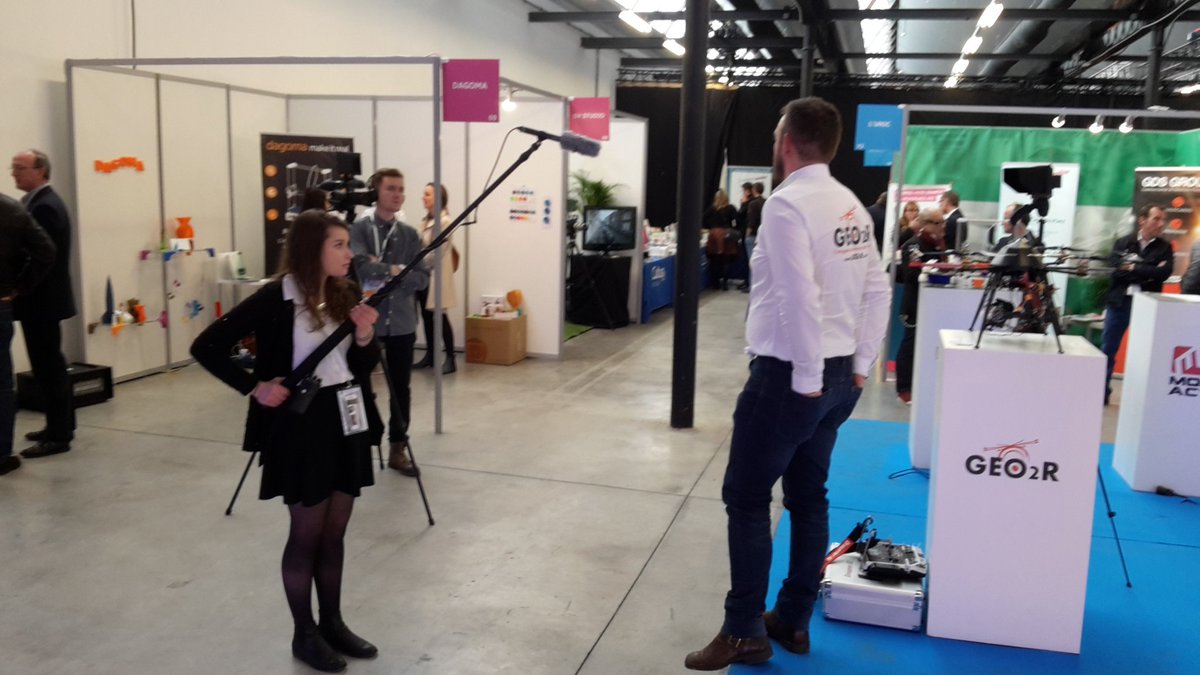GEO2R's tweet photo. #geo2r présent au salon #comenorday https://t.co/yPvGOSUhuq