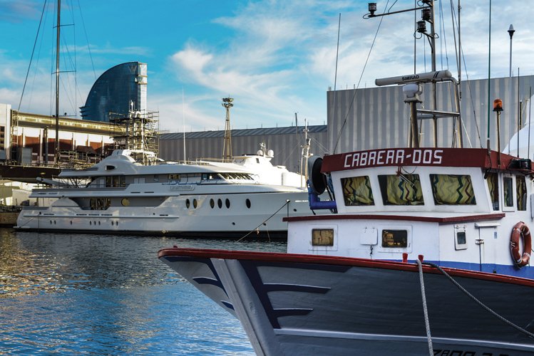 La_Directa's tweet photo. #Directa403 | Port de Barcelona, territori privatitzat. Per @albertmartnez i @jmasautonell https://t.co/Tss1CZIRe0 https://t.co/9OgRwdVem0