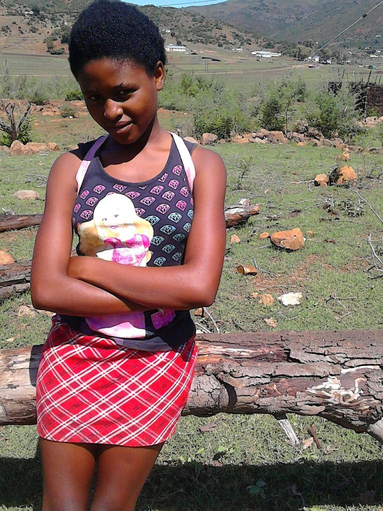 Sthembe13813413's tweet photo. I really like this chick #beauty of nature https://t.co/01yXoGxrwk