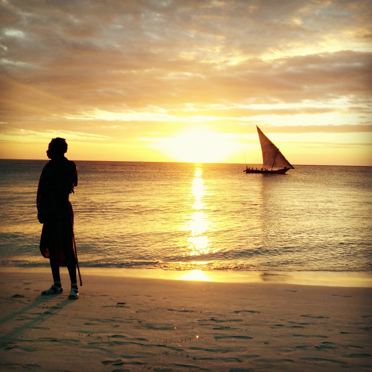 1221javi's tweet photo. Puesta de sol en Zanzíbar, Tanzania @masviajesEM @EnergySistem #TuFotoMVEM https://t.co/aO4Ru2MZlO