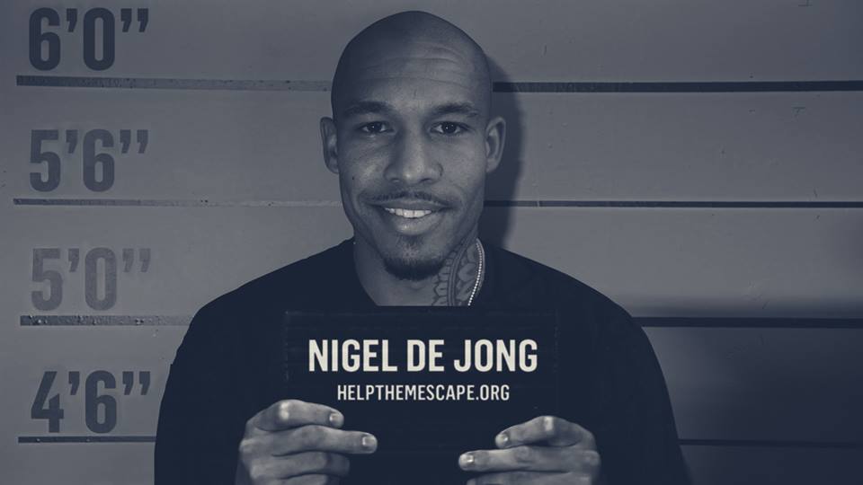 Make a mugshot like <a href="/NDJ_Official/">Nigel de Jong</a> and support the #portablekidney by donating at helpthemescape.org/en