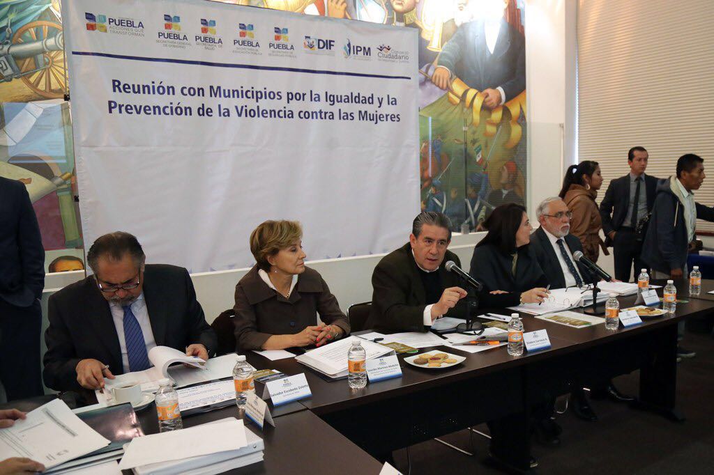 Segob_Puebla's tweet photo. Mantenemos una estrategia de Coordinación con los ayuntamientos municipales #MujeresEnPuebla https://t.co/E76nK580tu