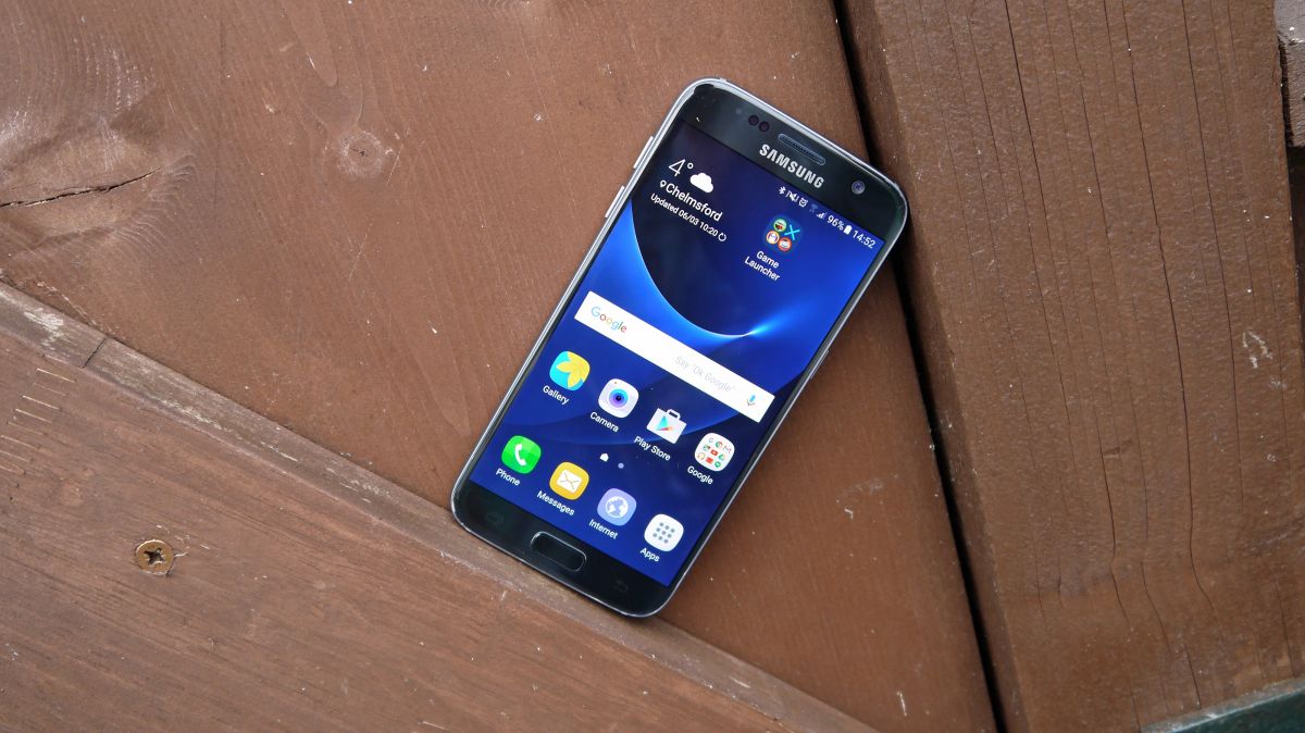 techradar's tweet photo. Review: The #Samsung Galaxy S7 has landed and here's why we gave it 5 stars https://t.co/Jahqjq51Wv https://t.co/ueSKcxNGaY