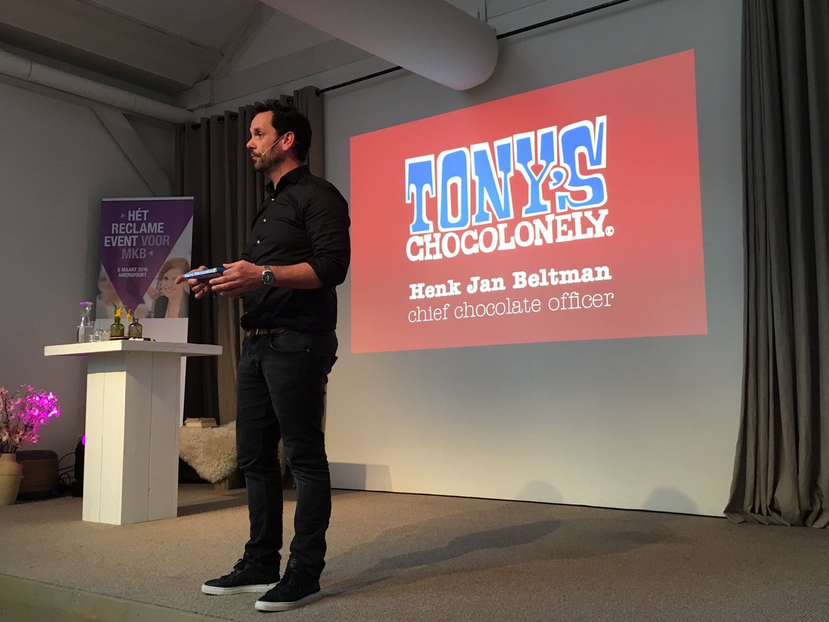 hellahueck's tweet photo. Chocolade staat nooit op je boodschappenlijstje.Als je jezelf trakteert moet t goed zijn #MKBevent @TonyChocolonely https://t.co/qGv5KPnL6t