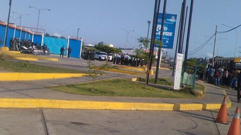 AleAlejajandra's tweet photo. ¡ALERTA!
Reportan presencia policial en las adyacencias a la URBE #Mcbo #Zulia #8Mz
#EnciéndeteVenezuela🔥💙❤️ https://t.co/BggHTpXeaa