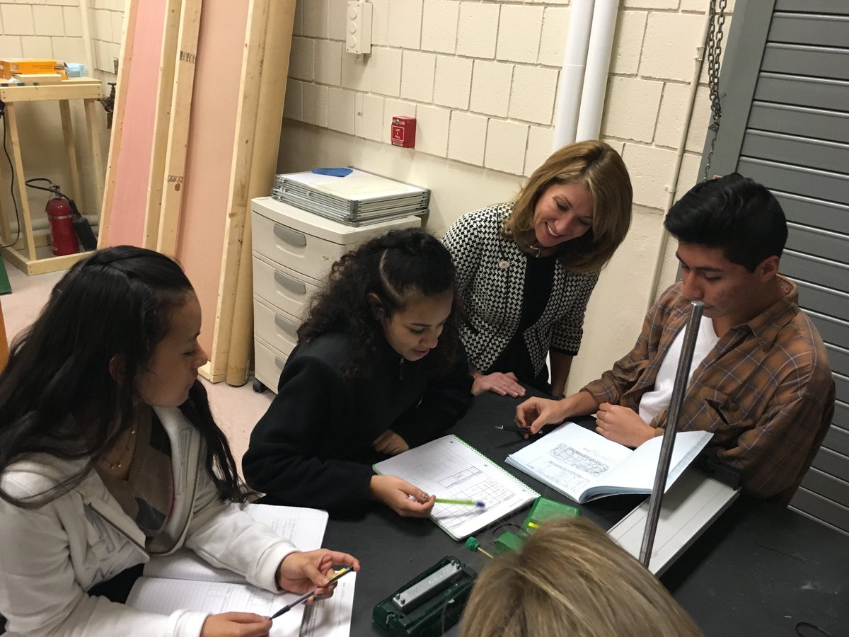 MALtGovArchive's tweet photo. Happy to present @DA_magazine’s “District Distinction Award” to the Marlborough H.S. #STEM Program. Congratulations! https://t.co/VvylFyNV4g