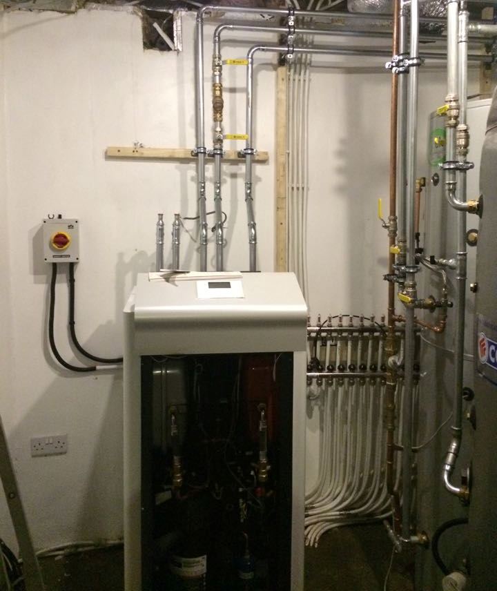 Renewableinnova's tweet photo. @stiebeleltronuk Water Source Heat Pump recording over 600% efficiency. #Renewable #Green #Wales https://t.co/k5LBxxYroI