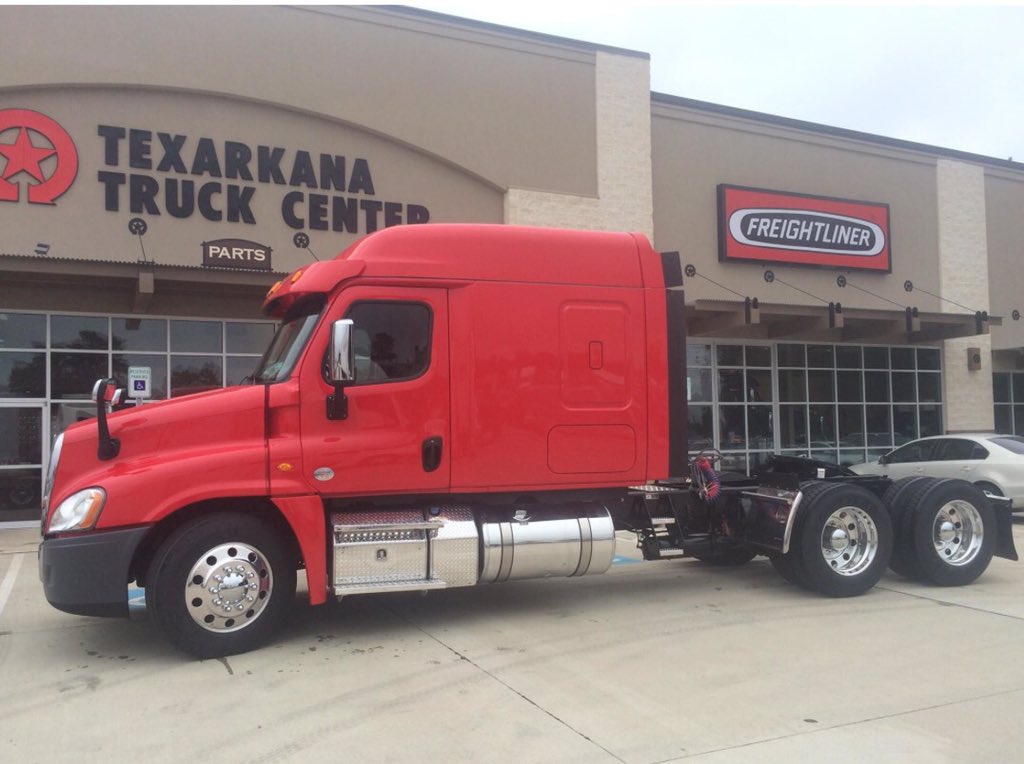 GroupLonestar's tweet photo. This 2013 Cascadia Mid roof has less than 300K miles and is value priced at $74,900!  Call me today 903-293-9042. https://t.co/T0XHeD6INY