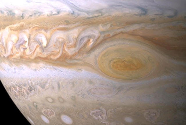 mental_floss's tweet photo. Look Up Tonight! Jupiter Is the Biggest and Brightest It Will Be All Year — https://t.co/NHQ27N8EIf https://t.co/aHlVUcn12l