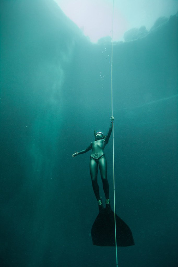 XHNews's tweet photo. Ever tried #freediving? Take a deep breath and follow Colombian @SofiGomezU to enjoy amazing underwater scene https://t.co/d7GclozX0I