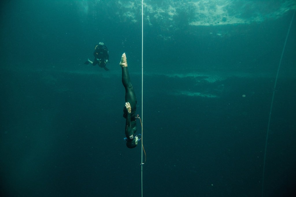 XHNews's tweet photo. Ever tried #freediving? Take a deep breath and follow Colombian @SofiGomezU to enjoy amazing underwater scene https://t.co/d7GclozX0I