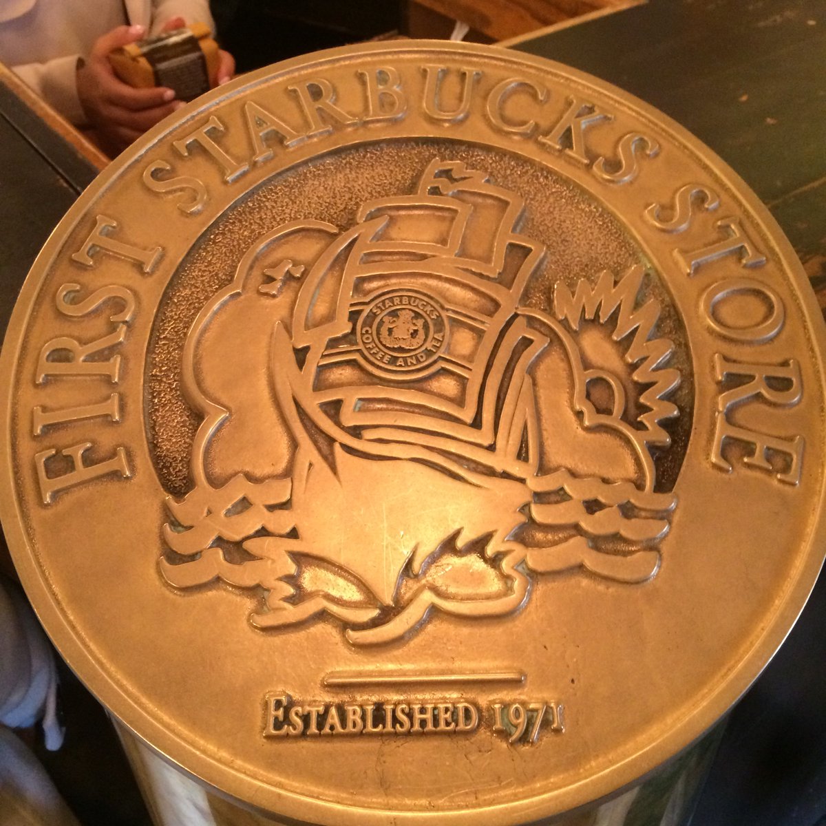 MichelleRullo's tweet photo. Pike Place Market! What a great way to start off the 3 C's! @JeffSDanley #area147 #tobeapartner https://t.co/vK4A7LPt3I
