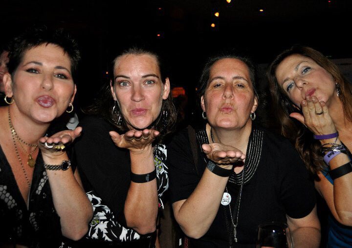 maryheston's tweet photo. Happy #InternationalWomensDay love these empowering peeps @TracyinSuburbia @CarissaRogers @techmama (#Blogher2011) https://t.co/WWw37ianXq
