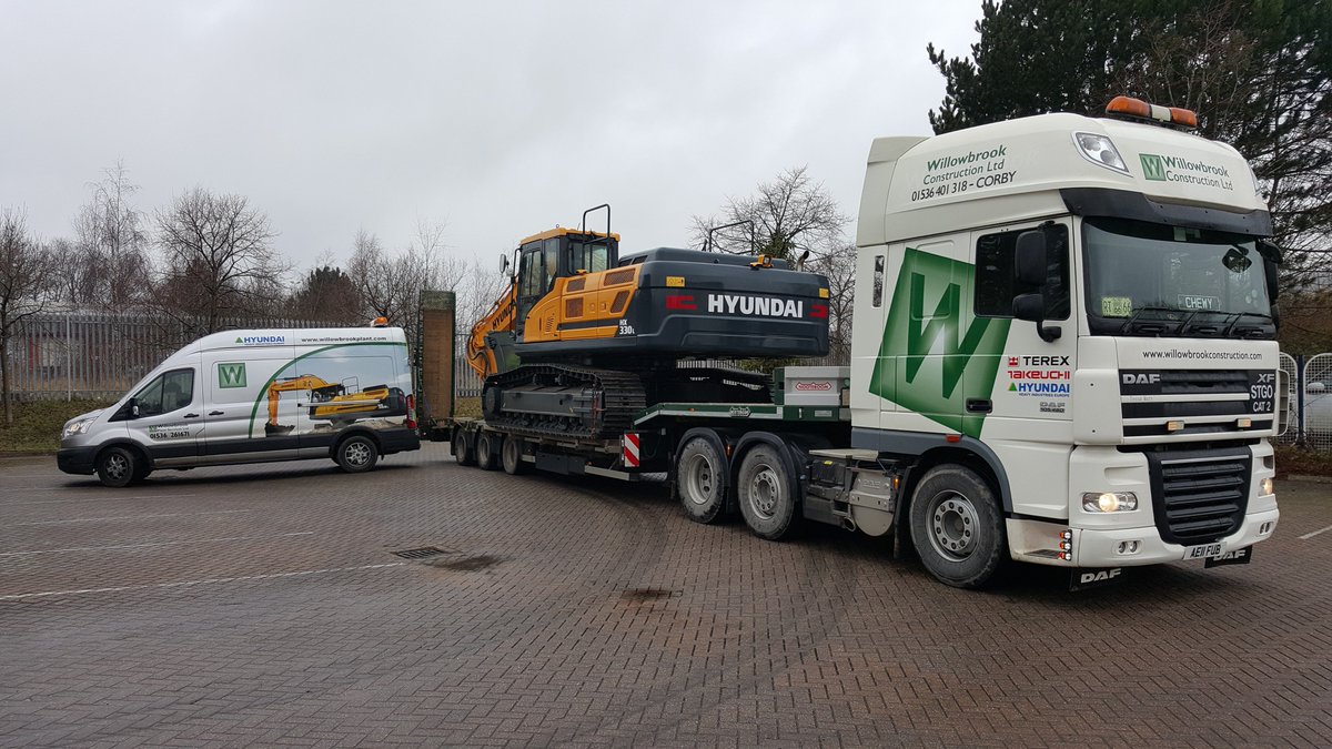 Willowbrook_PS's tweet photo. A New @HyundaiHIE HX330 on our lorry next to one of our service vans.
#Hellogoodlooking https://t.co/lA455KjsHg