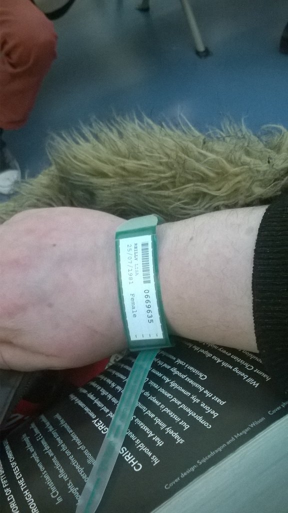 lisareilly19's tweet photo. So this is how my day has been, how about you. #dontlikehospitals https://t.co/6hyLRyn8BL