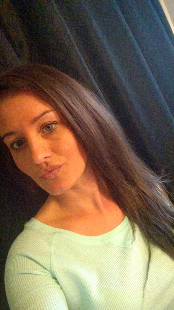 RuarkK32's tweet photo. I love you @EllenTinch hope you have a good day babe 😘 https://t.co/cii1EykOo4