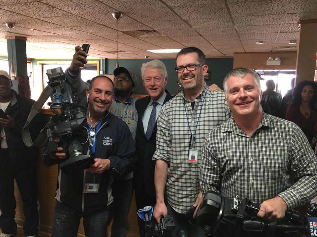 MaryAnnAhernNBC's tweet photo. @billclinton shows love to Chicago TV photojournalists #ILMarPrimary https://t.co/0yy7L7VndT