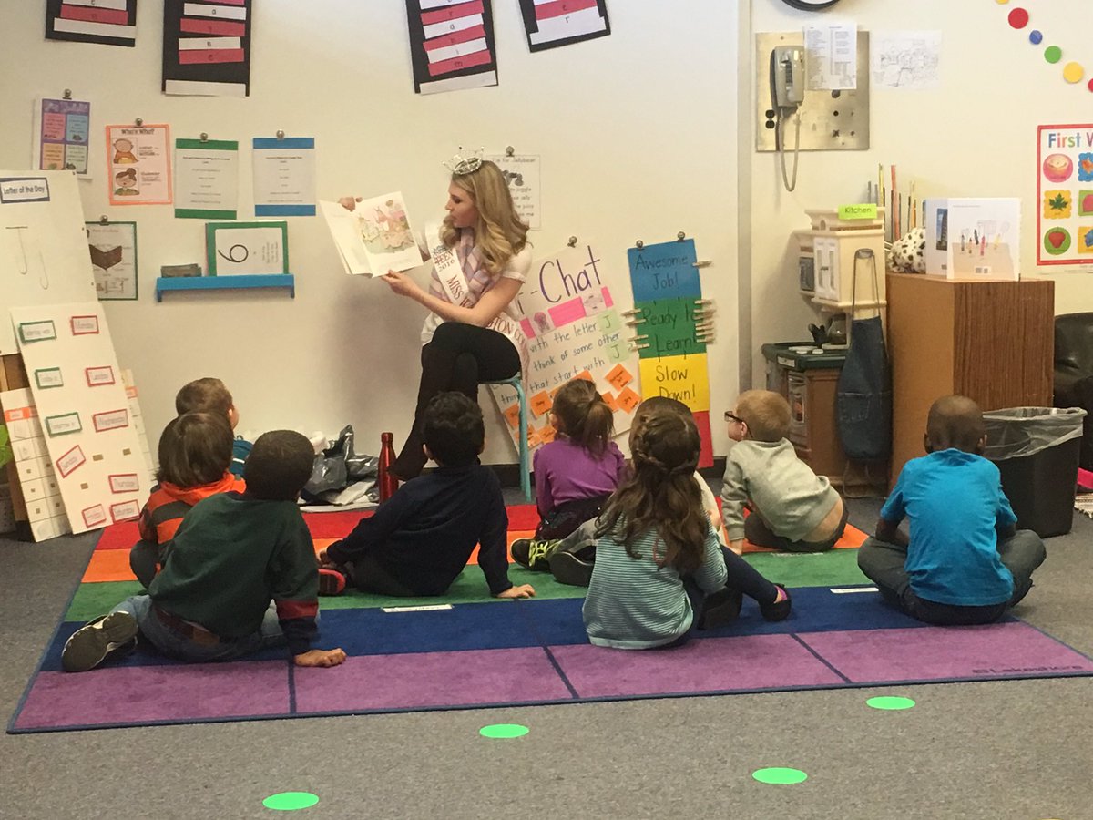 mklong0's tweet photo. Today we had the opportunity to have Miss Washington County's Teen read to us!! @PHE_Dragons https://t.co/mMRb7vm1UR