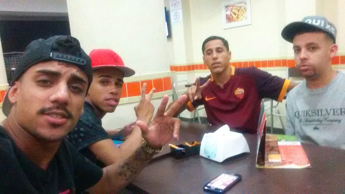 C_Auggusto's tweet photo. os de verdade estão sempre ao meu lado ❤✔ https://t.co/Vf3sdfSPHU
