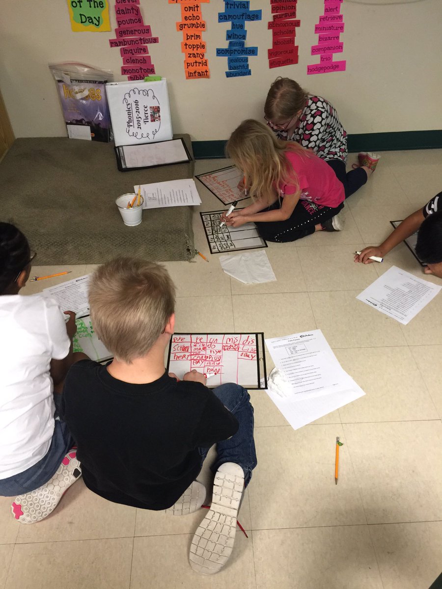 How many words can you make out of the prefixes re, pre, un, dis, and mis?  <a href="/BrenhamElem/">Brenham Elementary</a> <a href="/Tommyspall/">Tom Spall 🍏 #EDU</a> <a href="/BrenhamISD/">Brenham ISD</a>