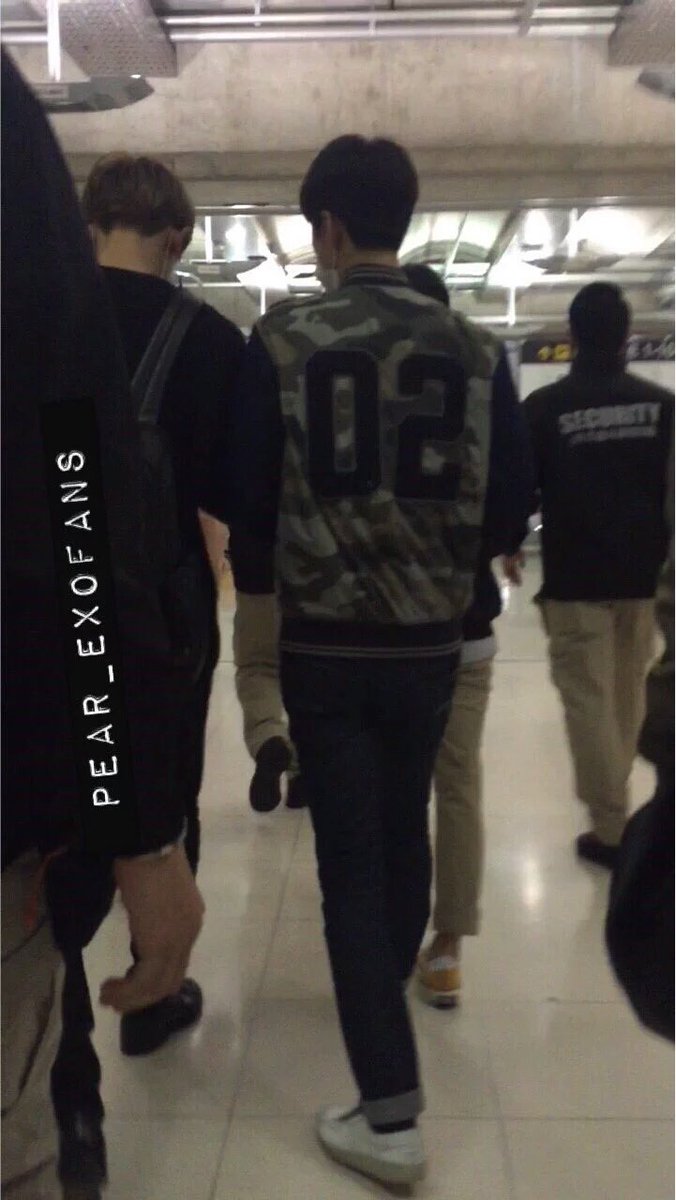ohseyeol's tweet photo. 160308 #chanhun ตัวติดกันเป็นปลาท่องโก๋เลยㅠㅠㅠㅠ👬 (cr.pear_exofans) #NatureRepublicThailand https://t.co/h5HdFYGHo0
